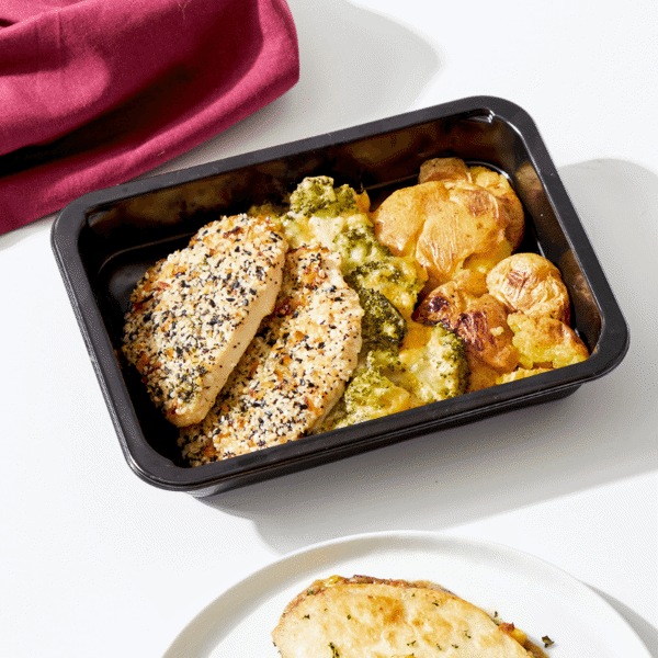 A nutritious and ready-to-eat Fitlife Foods' Everything Bagel Chicken with a side of smashed baby potatoes and cheesy broccoli au gratin