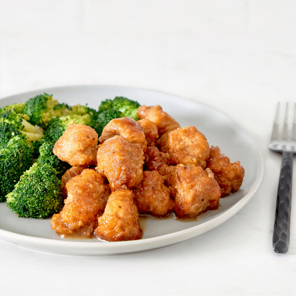 Freshly baked whole-wheat air-fried "popcorn" chicken in a house-made orange-ginger sauce, sweetened with honey and a side of broccoli.