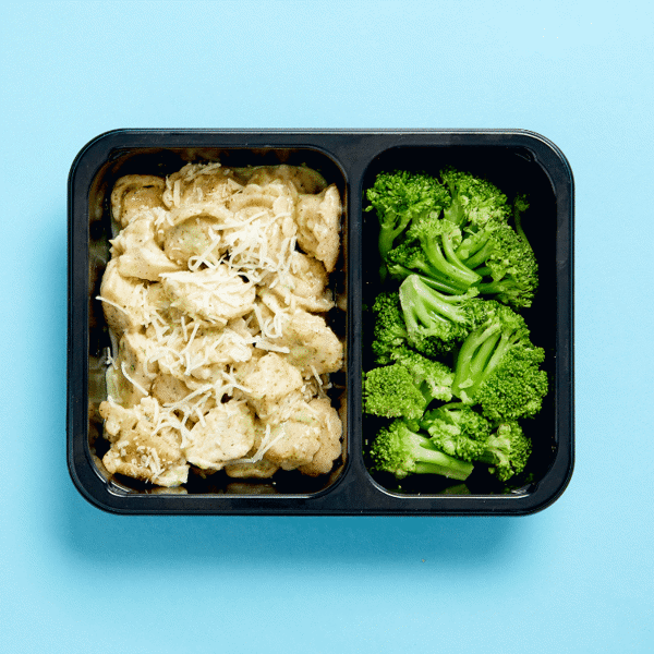 Chicken Pesto Tortellini, a healthy meal with wheat cheese tortellini, roasted chicken, and creamy pesto-alfredo sauce in a BPA-free box